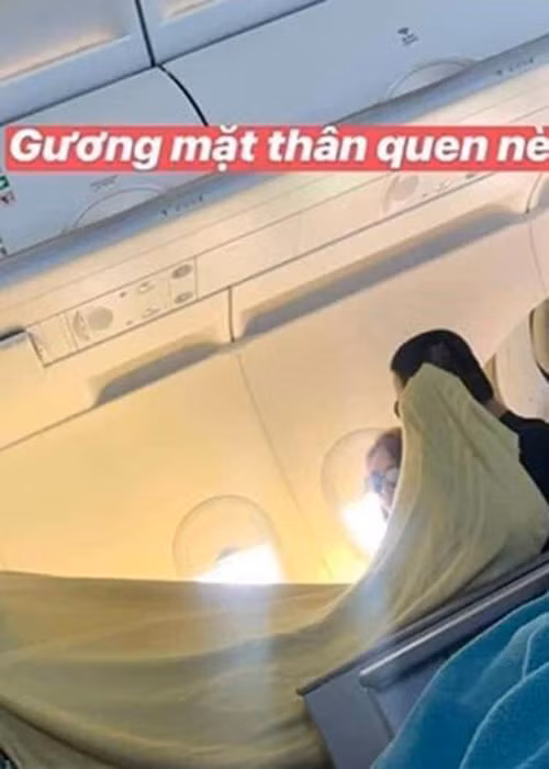 Tháng 6/2019, Mai Tài Phến xuất hiện cùng Mỹ Tâm trong chuyến công tác của nữ ca sĩ trải dài từ Nam chí Bắc. Không chỉ xuất hiện bên nhau, Mỹ Tâm và bạn trai tin đồn còn có nhiều khoảnh khắc tình cảm, công khai chăm sóc nhau. Thậm chí khi ngồi cạnh trên máy bay, nữ ca sĩ còn có hành động dễ thương nựng má Mai Tài Phến.