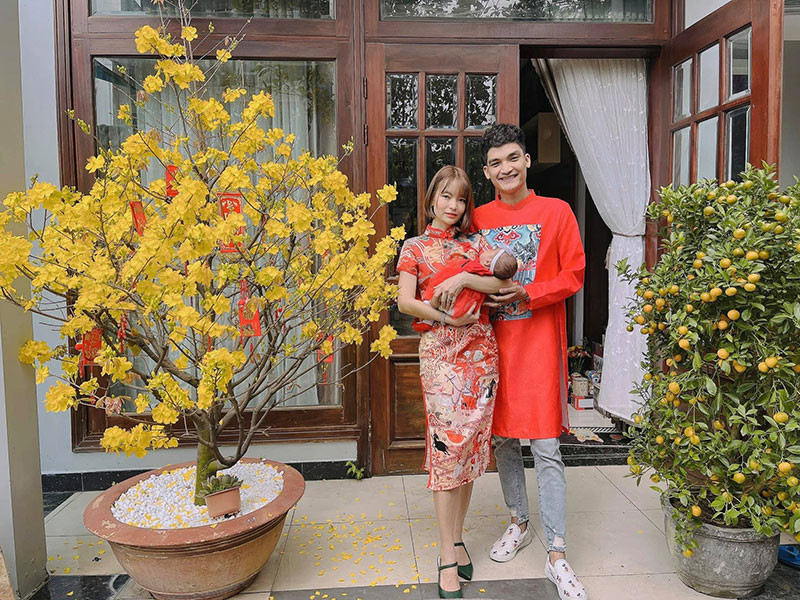 Mạc Văn Khoa kết hôn với Thảo Vy vào năm 2020 nhưng chưa tổ chức đám cưới. Cặp đôi có chung một cô con gái.