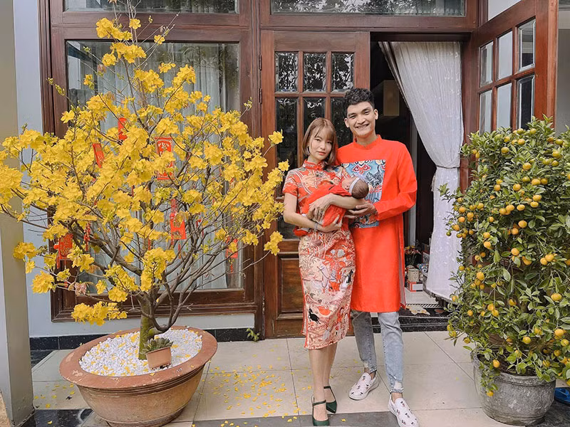 Mạc Văn Khoa kết hôn với Thảo Vy vào năm 2020 nhưng chưa tổ chức đám cưới. Cặp đôi có chung một cô con gái.