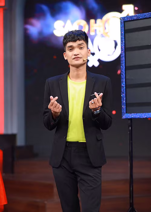 Trong cuộc phỏng vấn trên Giao thông, Mạc Văn Khoa khẳng định anh không phải là người tiết kiệm nhưng nhu cầu không cao nên tiêu rất ít.