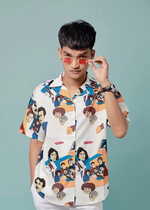 "300 triệu đồng mỗi tháng trong nghề có lẽ không phải là điều gì to tát nếu đem ra so sánh. Tôi không muốn tiết lộ quá nhiều về chuyện thù lao, mà điều quan trọng là tôi được khán giả yêu mến, và vai diễn của mình được họ ghi nhớ", anh chia sẻ trên Zing.