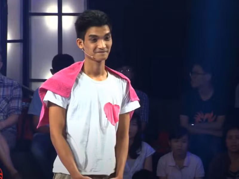 Mạc Văn Khoa có khả năng kiếm tiền “khủng”. Cách đây 6 năm, nhờ giành giải á quân Cười xuyên Việt phiên bản thường, nam diễn viên đến từ Hải Dương trở nên đắt show hơn. Ảnh: Zing