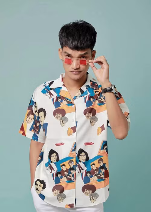 Mạc Văn Khoa cũng được xem là sao Việt mùa COVID-19 thiệt hại nặng nề. Trên Zing, nam diễn viên hài cho biết, trước tháng 1, lịch phim, diễn sự kiện, kế hoạch giao lưu của anh đều kín nhưng hiện đã hủy gần 20 show.