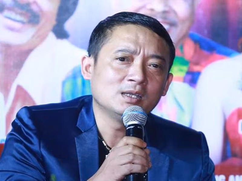 “Tôi tin là không chỉ riêng tôi mà ngay cả các nghệ sĩ, diễn viên, ca sĩ khác cũng thế thôi, chẳng ai vui được khi bị hủy show liên tiếp như vậy. Nhưng đây là tình hình khó khăn chung, tôi sẵn sàng chia sẻ với các bầu show, với BTC của các show đã "cọc" trước đó”, anh nói. Ảnh: Tiền Phong