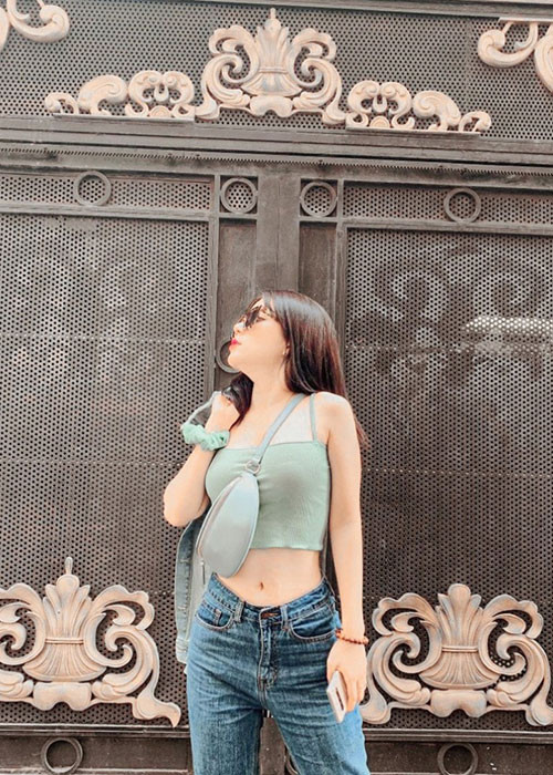 Theo Zing, con gái Hoàng Yến đang là giáo viên dạy kỹ năng sống cho một trung tâm ở Hà Nội.