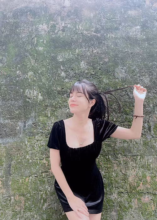 Yến My còn đóng phim "Những người độc thân vui vẻ", "Những phóng viên vui nhộn", "Chuyện chúng mình", "Công dân tập thể".