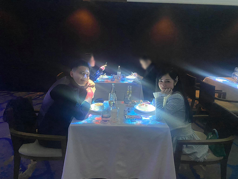 Cả hai có những buổi hẹn hò đầy lãng mạn.