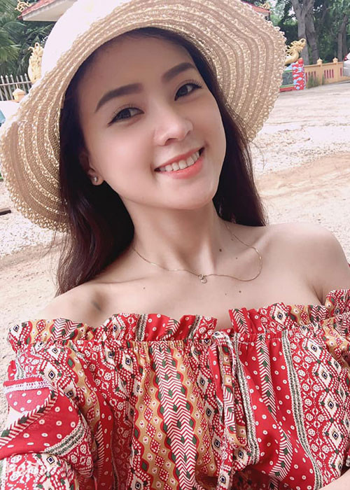 Không ít khán giả cho rằng Thiên Hương xinh đẹp, gợi cảm không kém cạnh các mỹ nhân Việt từng hẹn hò Minh Luân.