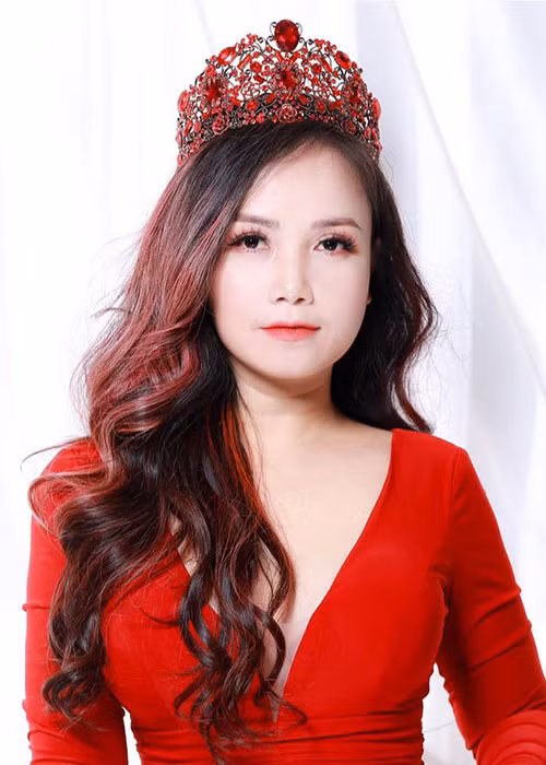 “Cô Xuyến” của “Về nhà đi con” kết hôn lần đầu tiên và có con gái ở tuổi 18.