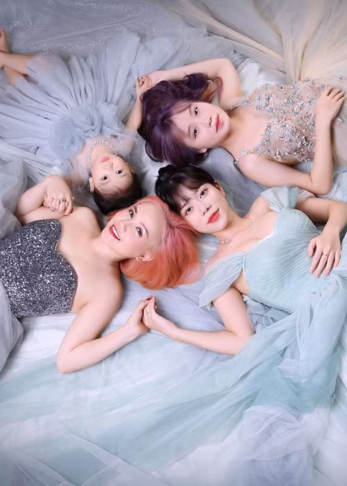 Cứ chia tay, nữ diễn viên lại nhận nuôi con. Hoàng Yến chia sẻ trên Tiền Phong, các con là tài sản của cô và cô sẽ làm mọi cách để bảo vệ con.