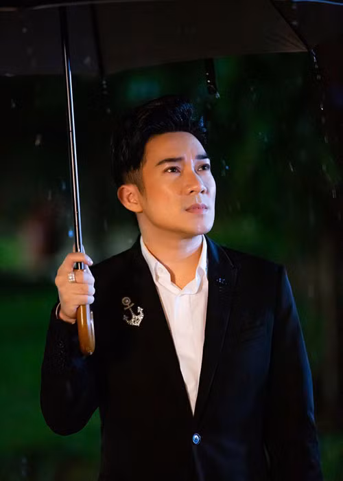 MV “Ai rồi cũng khác” của Quang Hà cũng từng phải gỡ khỏi Youtube vì vấn đề bản quyền. Theo đó, khi ra mắt, ca khúc bị nghi có đoạn dạo đầu giống bài “Day by day” của nhóm nhạc Hàn Quốc T-ara. Ảnh: Tiền Phong