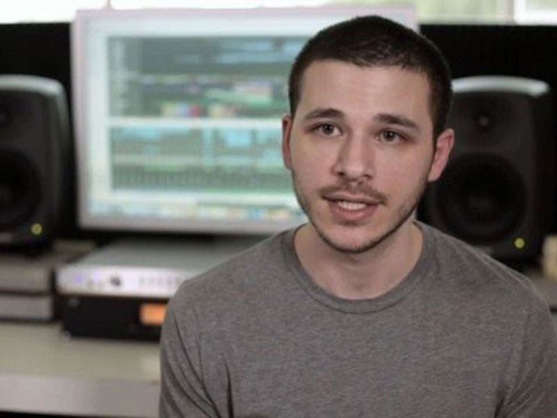 Tuy nhiên, có lẽ ngoài vi phạm bản quyền thì việc chưa làm triệt để khi để bản sao MV cũ vẫn được lưu trữ, chia sẻ và có thể truy cập từ nhiều địa chỉ trên mạng khiến Zack Hemsey khởi kiện Noo Phước Thịnh đòi công khai xin lỗi và bồi thường 850 triệu đồng.