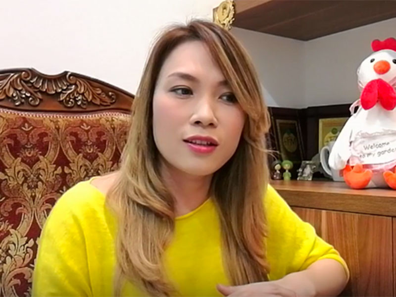 Mỹ Tâm thừa nhận, do chưa tìm hiểu kỹ để đóng tác quyền cho tác giả viết lời Việt cho ca khúc nhạc Pháp "Anh thì không" nên tạm khóa MV. Ngoài ra, Mỹ Tâm còn quay video xin lỗi khán giả và nhạc sĩ Vũ Xuân Hùng.