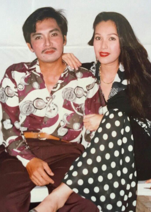 Ngày trẻ, Thương Tín nổi tiếng và giàu có. Ngoài ra, ông còn có nhiều mối tình. Một trong số tình cũ của Thương Tín là Diễm My. Không ít người tò mò cuộc sống hiện tại của Diễm My.