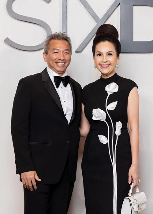 Năm 2019, kỷ niệm 25 năm ngày cưới, Diễm My được ông xã tặng chiếc nhẫn kim cương 5 tỷ đồng khiến nhiều người xuýt xoa.