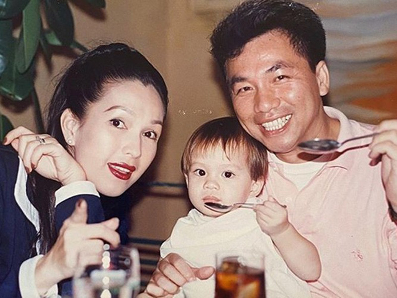 Ông xã của Diễm My nhanh chóng trở thành ông chủ giàu có, thành đạt, luôn dành tình yêu cho vợ và thương yêu các con.