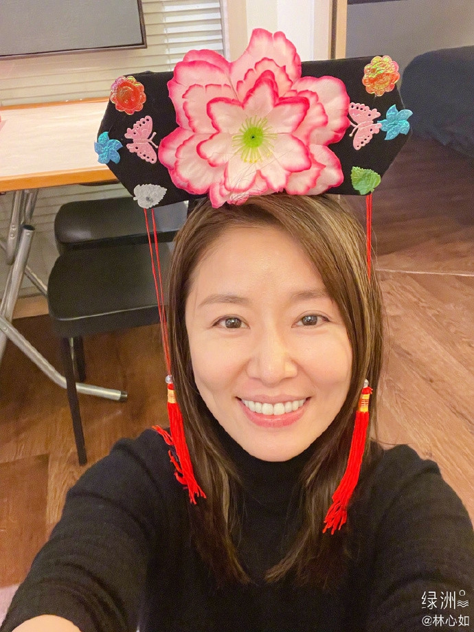 Mới đây, Lâm Tâm Như thu hút sự chú ý khi đăng tải bức ảnh đội mũ cách cách lên mạng xã hội. Hình ảnh này khiến nhiều khán giả nhớ tới tạo hình của nữ diễn viên vai Hạ Tử Vy trong bộ phim Hoàn châu cách cách đình đám năm nào. Nhiều khán giả thậm chí còn bình luận dưới bài đăng của cô: "Cách cách cát tường", đồng thời bày tỏ ghen tỵ trước ngoại hình vẫn trẻ đẹp của Lâm Tâm Như ở tuổi 45.