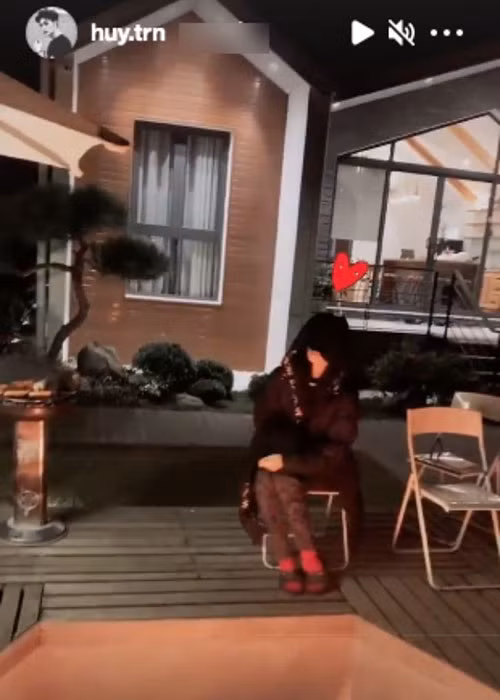 Tình tin đồn của Ngô Thanh Vân chia sẻ hình ảnh nghỉ dưỡng ở Đà Lạt bên cô gái được cho là Ngô Thanh Vân.