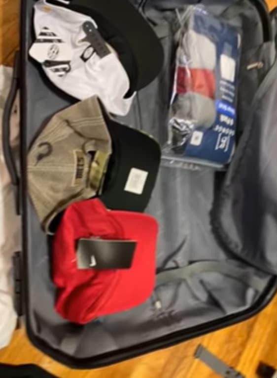 Dieu xuc dong khi mo vali cua Van Quang Long sau 49 ngay mat-Hinh-5