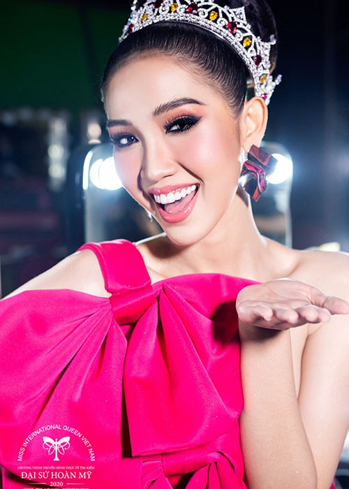 Trước khi đăng ký tham gia Hoa hậu Hoàn vũ Việt Nam 2021, Nhật Hà tham gia sân chơi nhan sắc trong nước và quốc tế cho người chuyển giới.