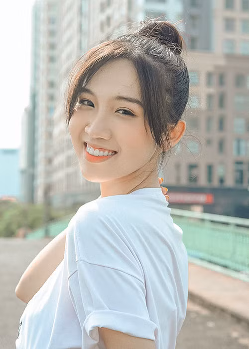 Khi quyết định tham gia Hoa hậu Hoàn vũ Việt Nam 2021, Nhật Hà nhận được sự ủng hộ của Lâm Khánh Chi.