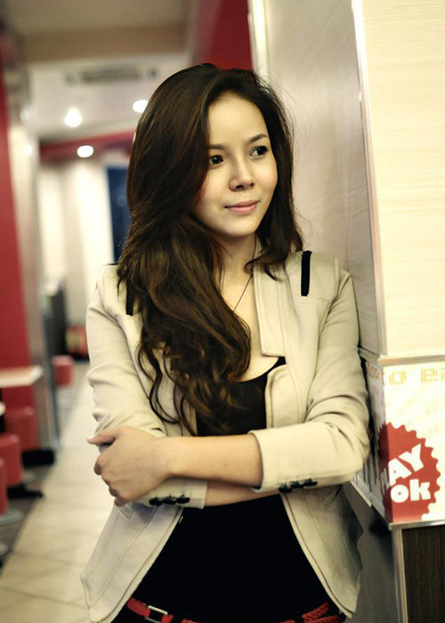 Diễm Hương cho biết, cô không ngại công việc bán hàng, miễn là làm việc chân chính để có tiền nuôi đam mê nghệ thuật.