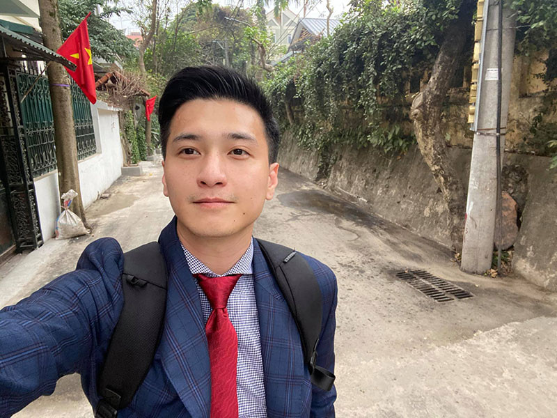 Huỳnh Anh phân trần rằng anh nhập viện cấp cứu vì bị dị ứng và đã liên hệ với đạo diễn ngay khi tỉnh. Huỳnh Anh còn cho rằng ê-kíp phim đang cố tình mượn chuyện để PR.