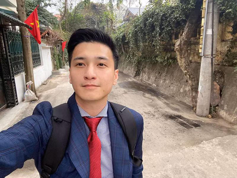 Huỳnh Anh phân trần rằng anh nhập viện cấp cứu vì bị dị ứng và đã liên hệ với đạo diễn ngay khi tỉnh. Huỳnh Anh còn cho rằng ê-kíp phim đang cố tình mượn chuyện để PR.