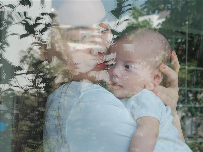 Nếu như bé Leon là bản sao của Kim Lý, bé Lisa giống Hồ Ngọc Hà như đúc.