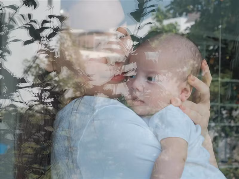 Nếu như bé Leon là bản sao của Kim Lý, bé Lisa giống Hồ Ngọc Hà như đúc.