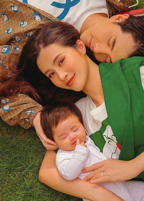 Khi chào đời, bé Winnie nhanh chóng trở thành nhóc tì được cư dân mạng yêu thích bởi là tiểu công chúa nhà Đông Nhi - Ông Cao Thắng.