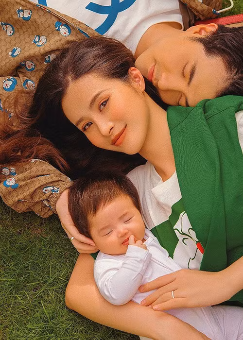 Khi chào đời, bé Winnie nhanh chóng trở thành nhóc tì được cư dân mạng yêu thích bởi là tiểu công chúa nhà Đông Nhi - Ông Cao Thắng.