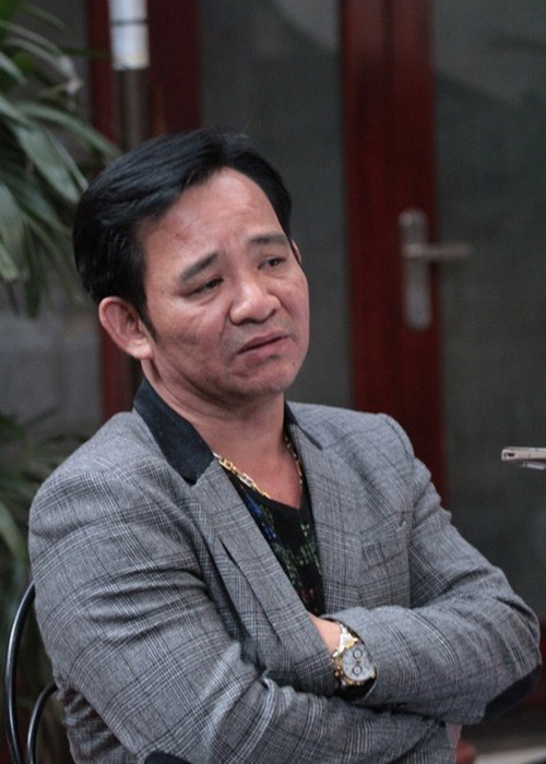 Nghệ sĩ Quang Tèo kể cách đây nhiều năm, anh nhận lời biểu diễn ở Hạ Long và được đối tác đưa ra cát-sê 20 triệu đồng. Sau khi biểu diễn xong, bầu show biến mất, không trả cát-sê.