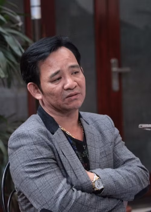 Nghệ sĩ Quang Tèo kể cách đây nhiều năm, anh nhận lời biểu diễn ở Hạ Long và được đối tác đưa ra cát-sê 20 triệu đồng. Sau khi biểu diễn xong, bầu show biến mất, không trả cát-sê.