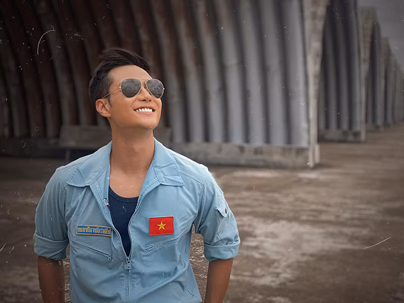 Đóng “Yêu hơn cả bầu trời”, Thanh Sơn vào vai Thiên - học viên kiêu ngạo trong lớp phi công quân sự.