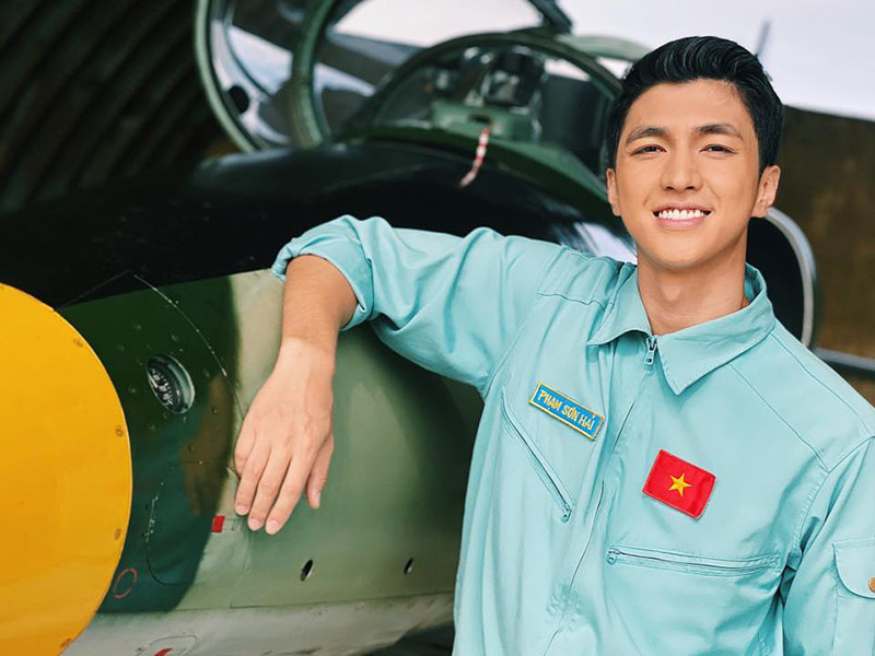 Bình An cũng đóng phim “Yêu hơn cả bầu trời”. Vai diễn của anh là Hải - một học viên phi công muốn nối nghiệp bố đã hy sinh.