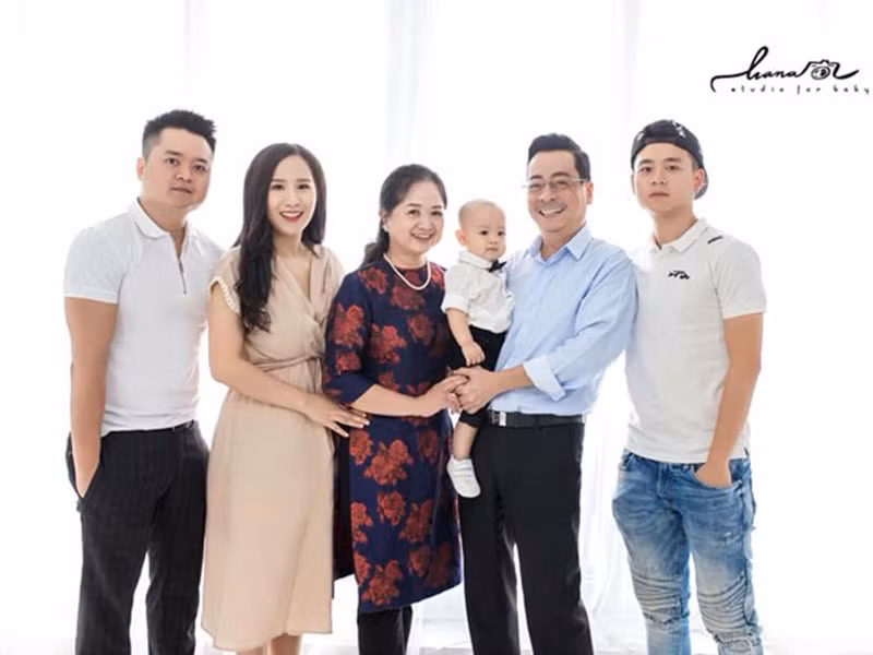 Gia đình 3 thế hệ của nghệ sĩ Hoàng Dũng luôn quây quần. Ảnh: Tiền Phong