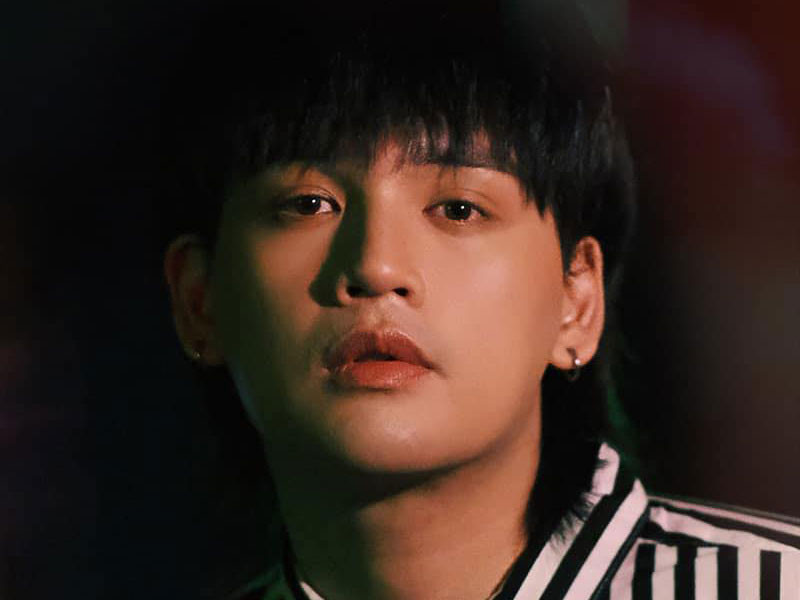 Ca sĩ Nguyễn Trần Trung Quân đau xót khi nghe tin dữ về Mai Trung Hiếu: “Bàng hoàng quá bạn ơi, bủn rủn tay chân khi nghe tin. Bạn ơi không dám tin điều này”.