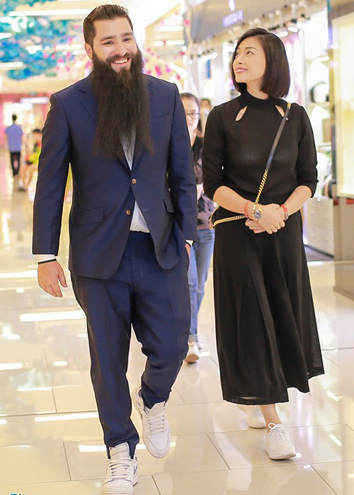 Ngô Thanh Vân từng vướng tin đồn tình cảm với Petey Majik Nguyễn, Johnny Trí Nguyễn, nhạc sĩ Quốc Bảo, đạo diễn phim “Kong: Skull Island” – Jordan Vogt-Roberts. Tuy nhiên, cô phủ nhận những tin đồn này.