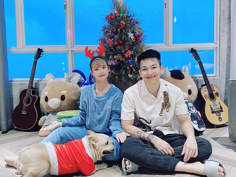 Sau 14 năm ca hát chuyên nghiệp, Khởi My sở hữu khối tài sản được cho là khá "khủng”. Hiện tại, nữ ca sĩ cùng chồng sống tại căn penthouse 300m2.