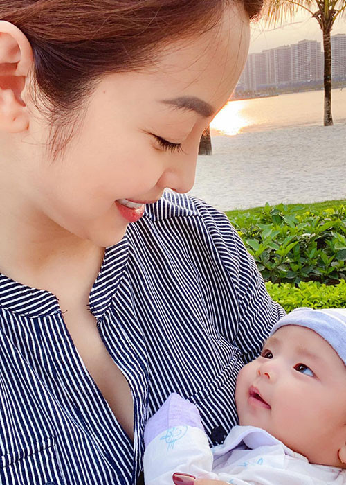 Bé Nấm là con gái của Jennifer Phạm và doanh nhân Đức Hải.