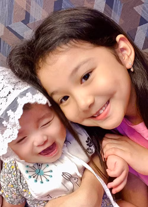 Người đẹp khoe khoảnh khắc bé Nấm xinh như thiên thần.