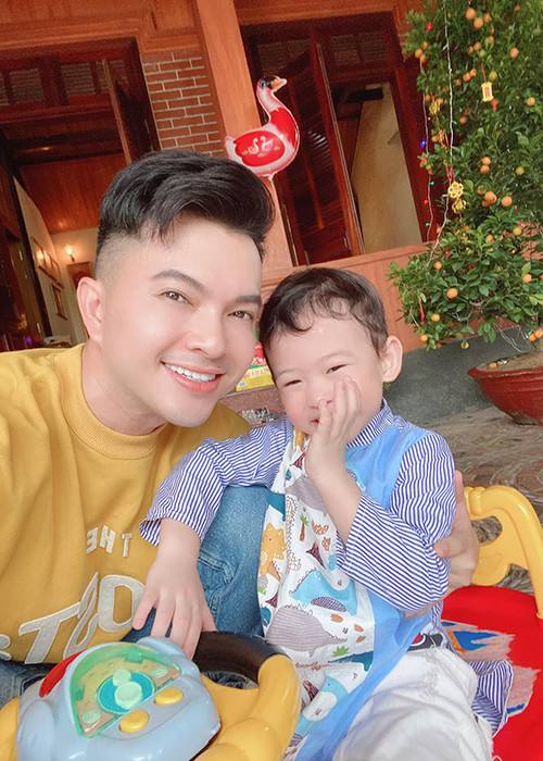 Nam ca sĩ chia sẻ, ở nhà anh là người các con sợ nhất.