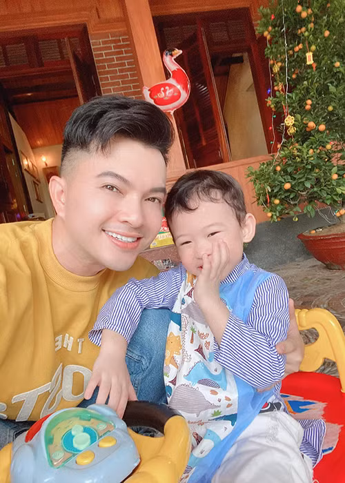 Nam ca sĩ chia sẻ, ở nhà anh là người các con sợ nhất.