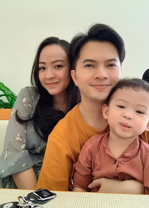 Sau nhiều lần giữ im lặng, nam ca sĩ cho hay anh không cần phải nói gì nhiều bởi có khá nhiều người bênh vực anh.