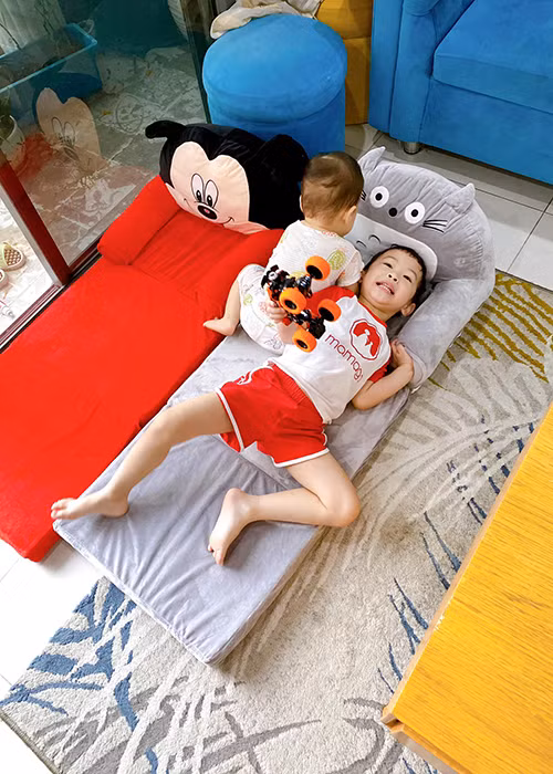 Hai cậu con trai của Nam Cường đều kháu khỉnh.