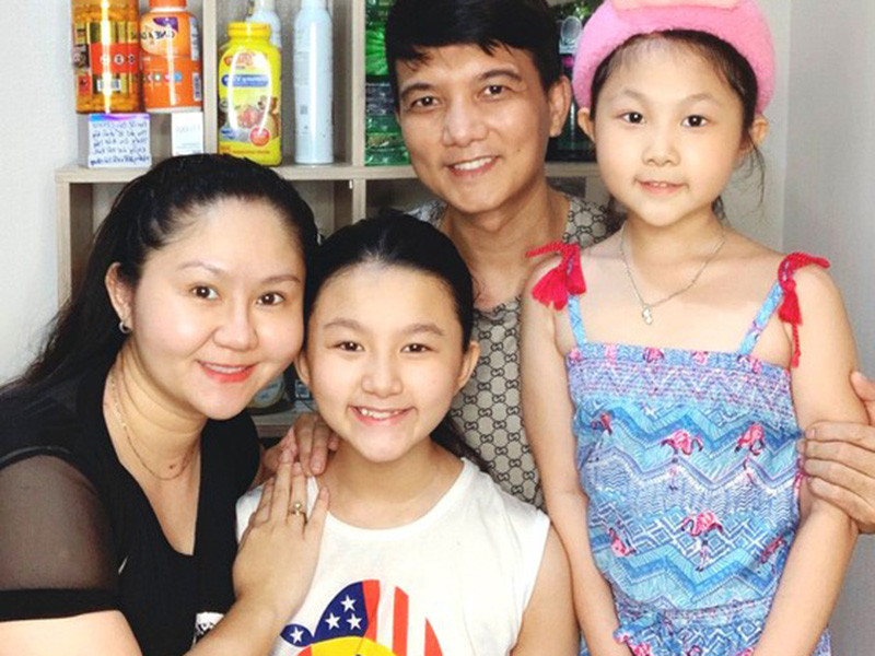 Trên Sài Gòn giải phóng online, nữ nghệ sĩ Lê Thanh Thảo chia sẻ về khó khăn khi bán hàng online: “Một lần phát trực tiếp thường kéo dài suốt mấy tiếng, nói, ca suốt, tốn rất nhiều sức, nhiều lúc còn mệt hơn cả diễn trên sân khấu”. Ảnh: Sài Gòn giải phóng online