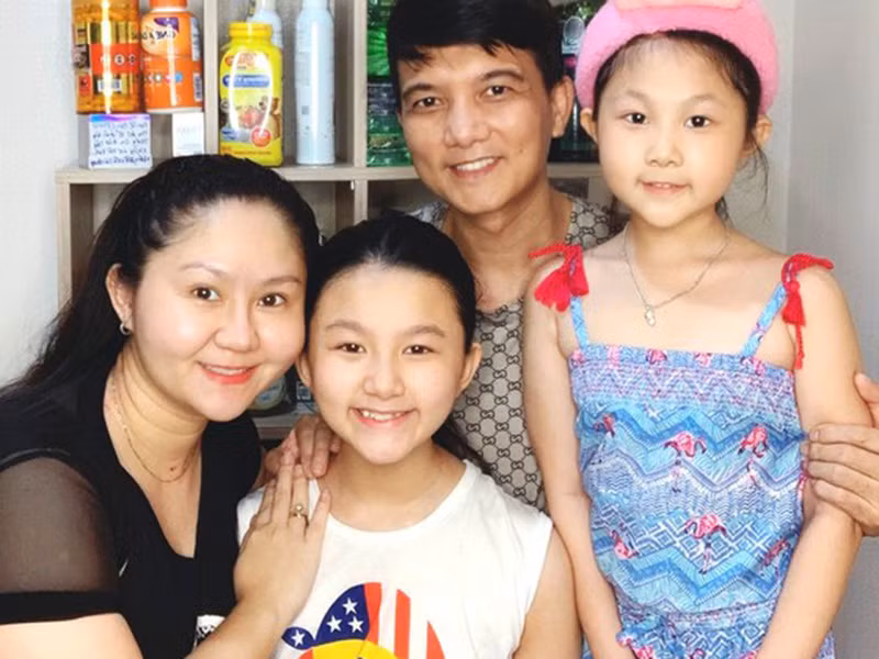 Trên Sài Gòn giải phóng online, nữ nghệ sĩ Lê Thanh Thảo chia sẻ về khó khăn khi bán hàng online: “Một lần phát trực tiếp thường kéo dài suốt mấy tiếng, nói, ca suốt, tốn rất nhiều sức, nhiều lúc còn mệt hơn cả diễn trên sân khấu”. Ảnh: Sài Gòn giải phóng online