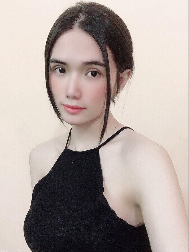 Cô gái Bạc Liêu cũng được bạn bè và thầy cô hết mực ủng hộ quyết định chuyển giới nên hành trình tìm lại chính mình của cô nhẹ nhàng hơn. Bản thân Thiên Lý không có chút sợ hãi, đắn đo nào bởi khát khao trở thành con gái trong cô quá lớn. Khó khăn nếu có, chỉ là sự chật vật về tài chính. “Ngay từ khi xác định chuyển giới mình đã chuẩn bị sẵn sàng tâm lý nên mọi thứ dường như rất suôn sẻ. Những ngày đầu, mình được cha mẹ giúp đỡ tiền mua hormone, sau đó thì phải cố gắng xoay sở thêm”, Thiên Lý chia sẻ.