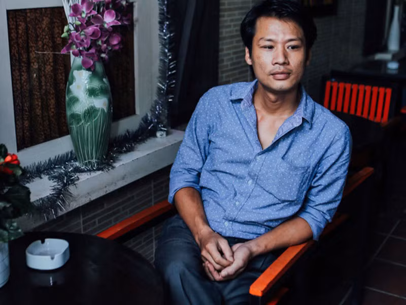 Thanh Tùng lén lút đi thi hát sau đó bị mẹ phát hiện. Biết con trai mê hát, vợ cũ của Thương Tín cuối cùng cũng ủng hộ. Thanh Tùng kể mẹ của anh thường đến những nơi anh hát. Ảnh: Zing